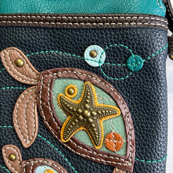 CHALA VEGAN GREEN/BLACK SEA TURTLES CONVERTIBLE POUCH CROSSBODY HANDBAG - Picture 11 of 16